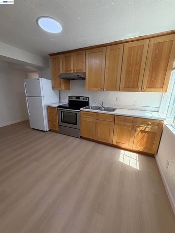 896 Lausanne Avenue, Daly City, CA 94014