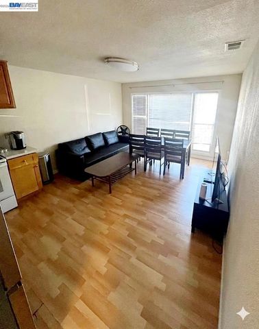 896 Lausanne Avenue, Daly City, CA 94014