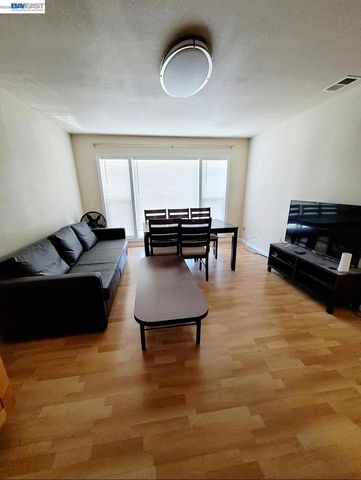 896 Lausanne Avenue, Daly City, CA 94014