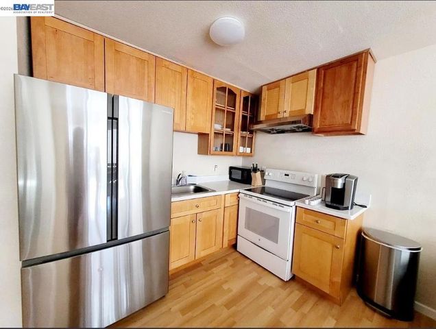896 Lausanne Avenue, Daly City, CA 94014