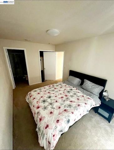 896 Lausanne Avenue, Daly City, CA 94014