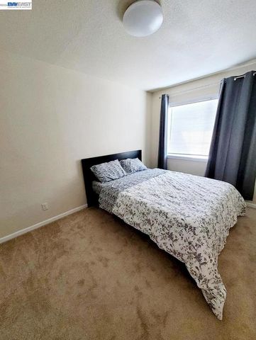896 Lausanne Avenue, Daly City, CA 94014