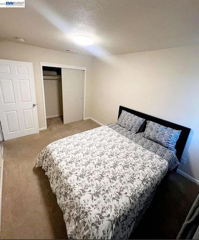 896 Lausanne Avenue, Daly City, CA 94014