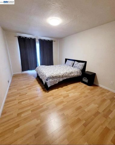896 Lausanne Avenue, Daly City, CA 94014