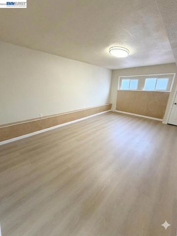 896 Lausanne Avenue, Daly City, CA 94014
