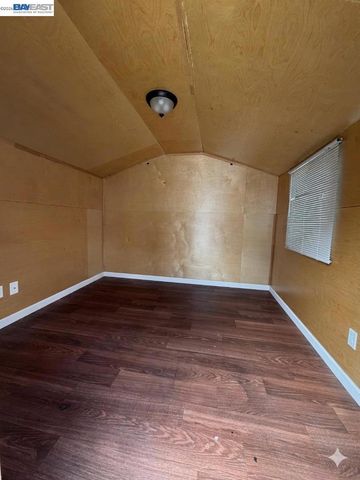 896 Lausanne Avenue, Daly City, CA 94014