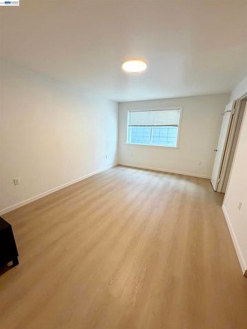 896 Lausanne Avenue, Daly City, CA 94014