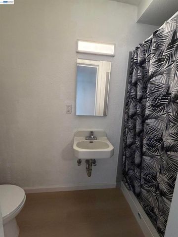 896 Lausanne Avenue, Daly City, CA 94014