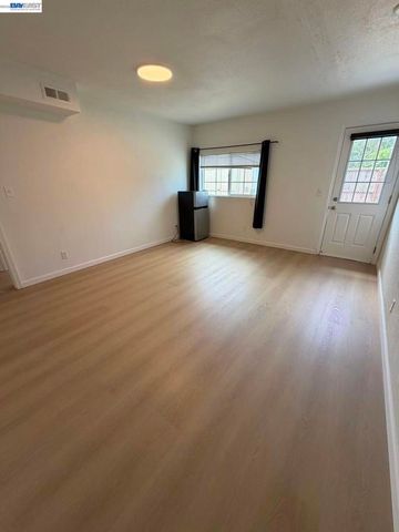 896 Lausanne Avenue, Daly City, CA 94014