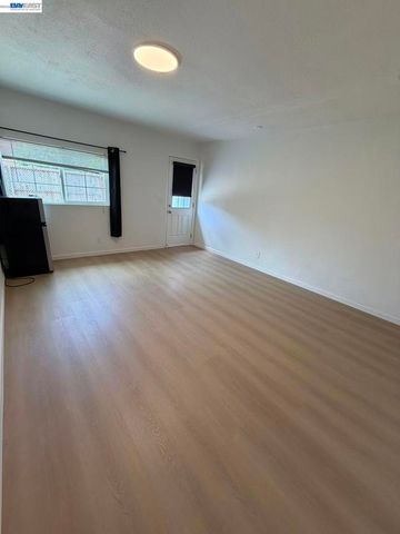 896 Lausanne Avenue, Daly City, CA 94014