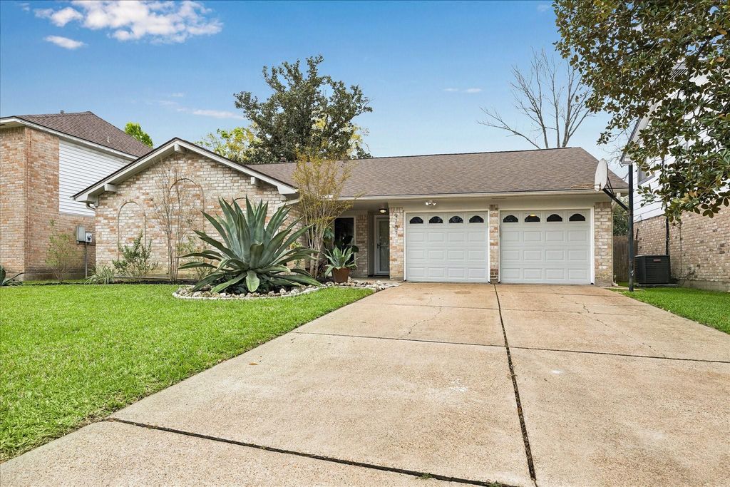9707 Lawngate Drive, Houston, TX 77080