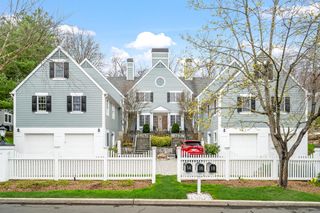 14 Wyndham Close, White Plains, NY 10605