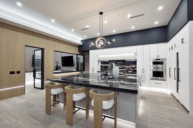 8201 E KALIL Drive, Scottsdale, AZ 85260