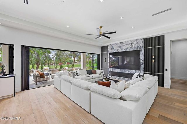 8201 E KALIL Drive, Scottsdale, AZ 85260