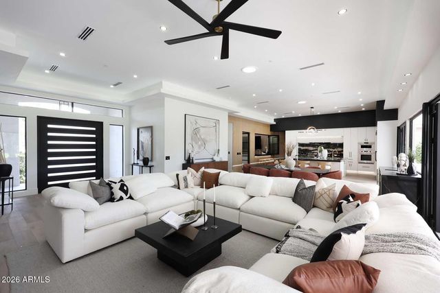 8201 E KALIL Drive, Scottsdale, AZ 85260