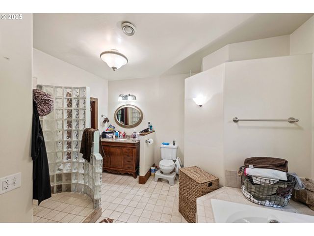 93711 BAY PARK Ln, Coos Bay, OR 97420