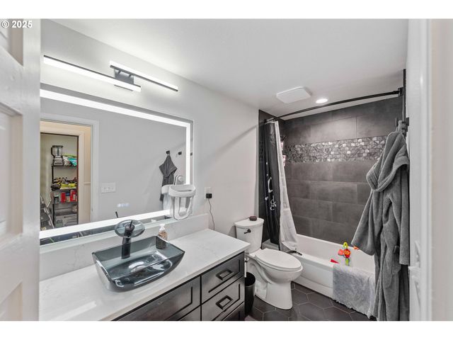 93711 BAY PARK Ln, Coos Bay, OR 97420