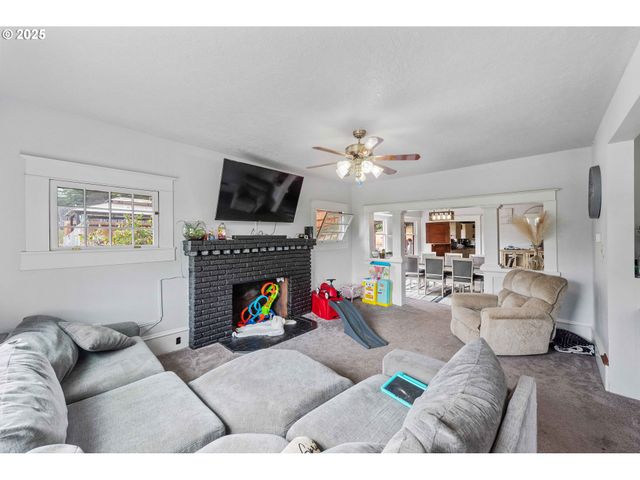 93711 BAY PARK Ln, Coos Bay, OR 97420