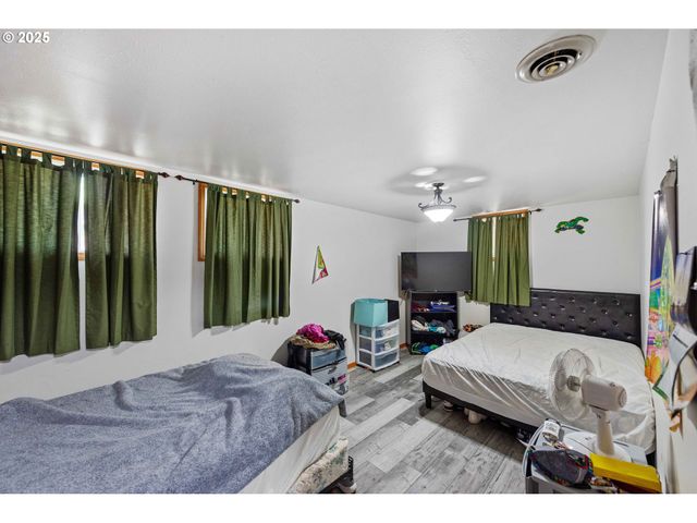 93711 BAY PARK Ln, Coos Bay, OR 97420