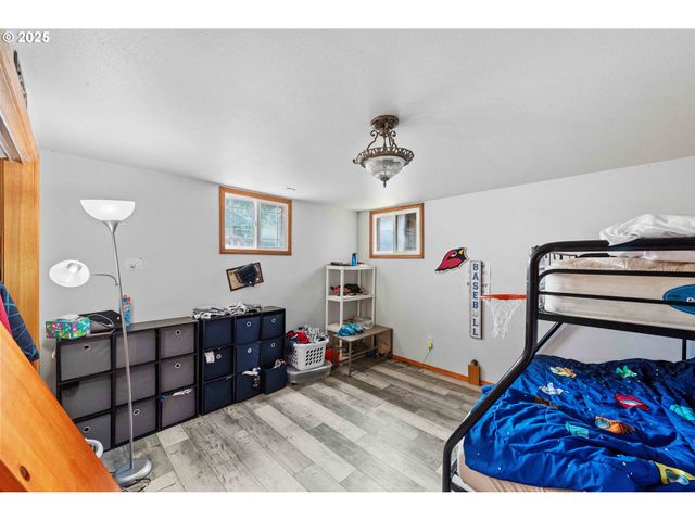 93711 BAY PARK Ln, Coos Bay, OR 97420