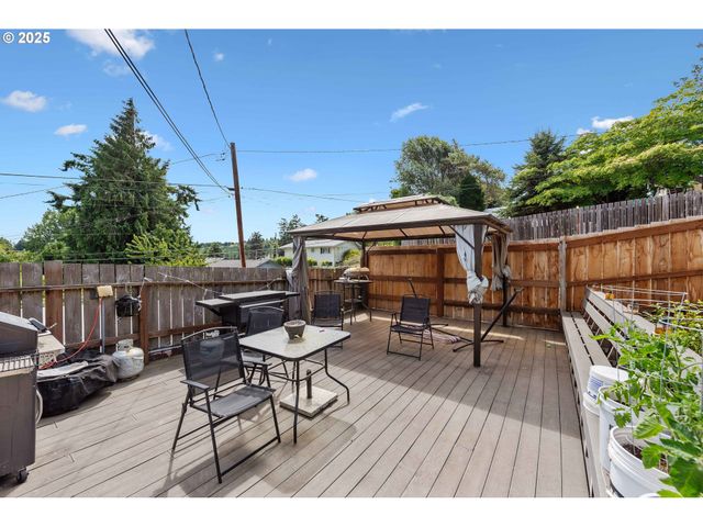 93711 BAY PARK Ln, Coos Bay, OR 97420