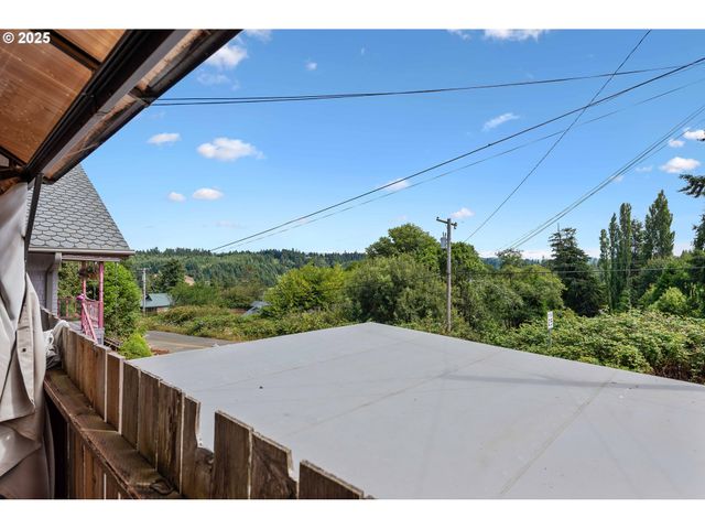 93711 BAY PARK Ln, Coos Bay, OR 97420