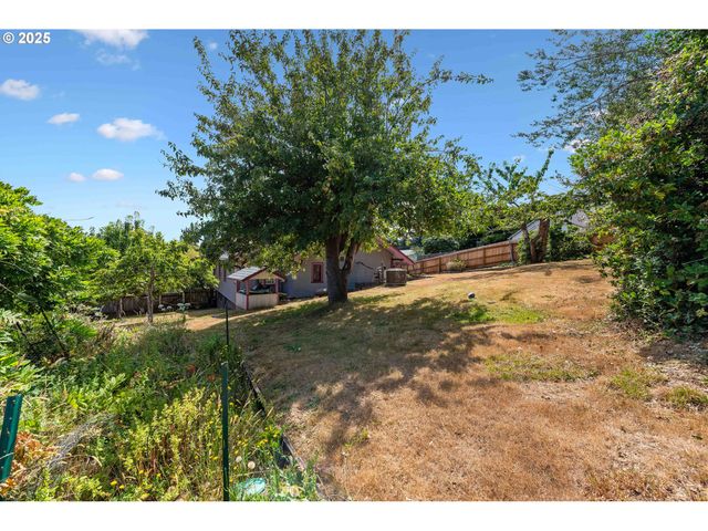 93711 BAY PARK Ln, Coos Bay, OR 97420