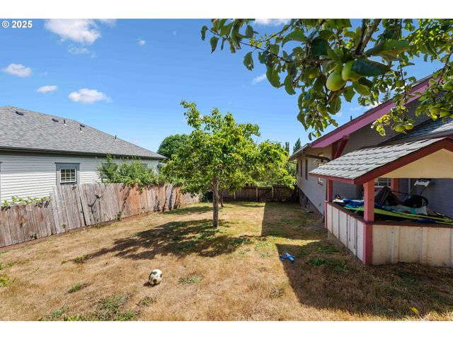 93711 BAY PARK Ln, Coos Bay, OR 97420