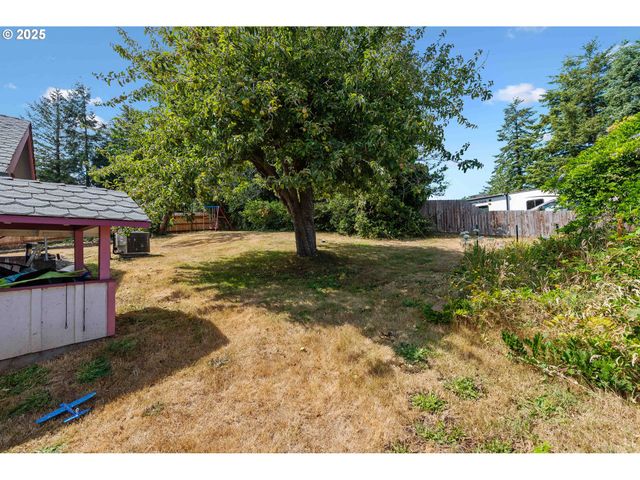 93711 BAY PARK Ln, Coos Bay, OR 97420