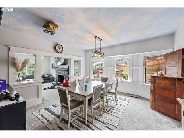93711 BAY PARK Ln, Coos Bay, OR 97420