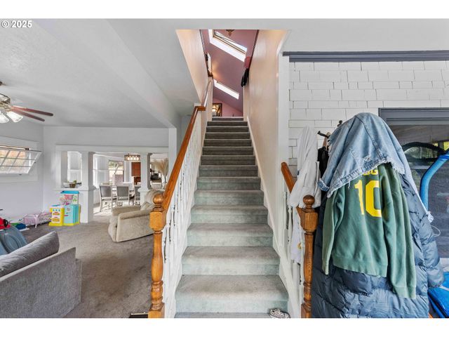93711 BAY PARK Ln, Coos Bay, OR 97420