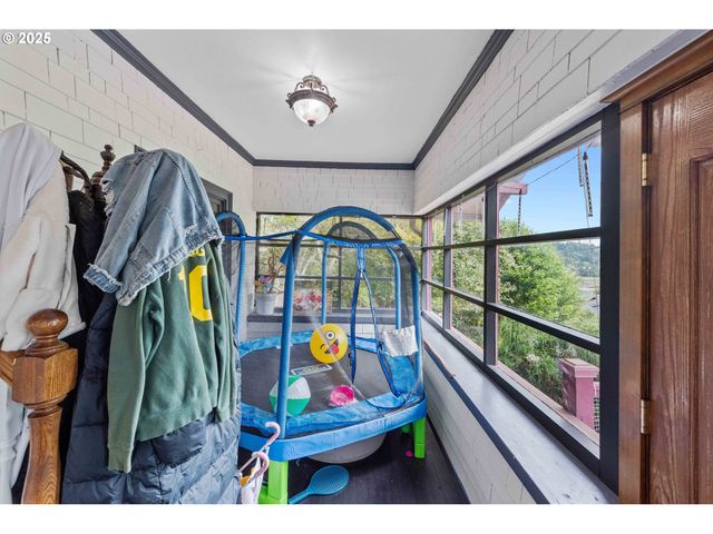 93711 BAY PARK Ln, Coos Bay, OR 97420
