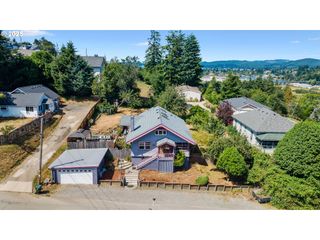 93711 BAY PARK Ln, Coos Bay, OR 97420
