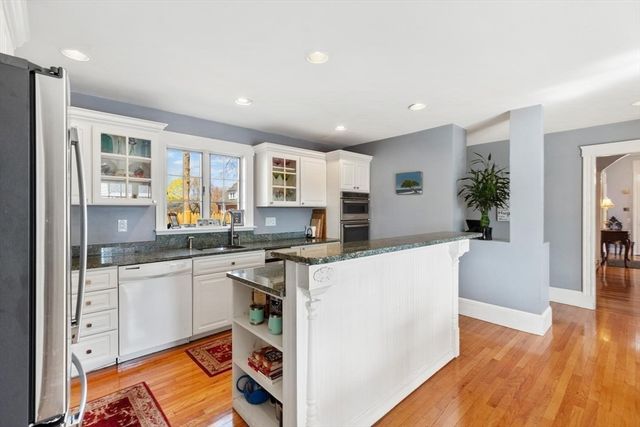 32 Lincoln Rd, Medford, MA 02155