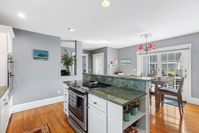 32 Lincoln Rd, Medford, MA 02155