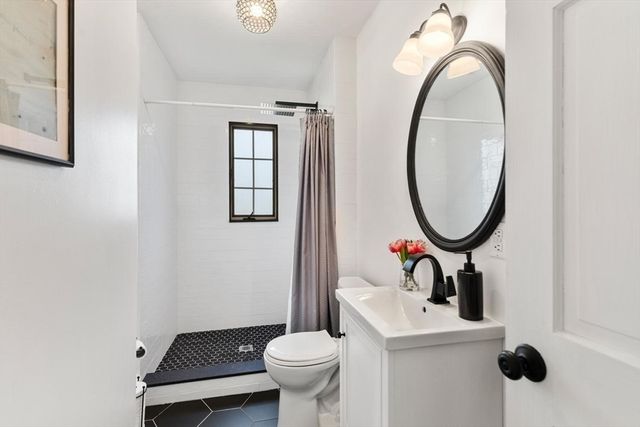 32 Lincoln Rd, Medford, MA 02155