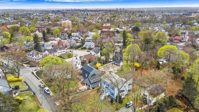 32 Lincoln Rd, Medford, MA 02155
