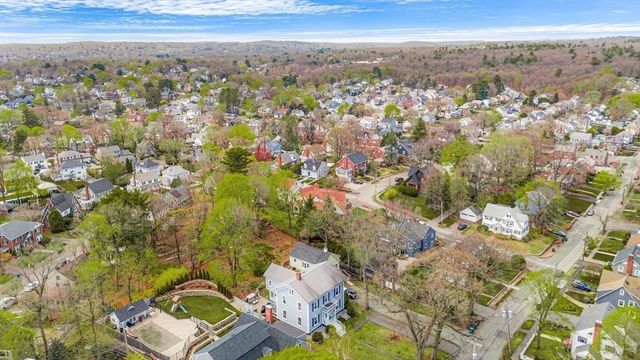 32 Lincoln Rd, Medford, MA 02155