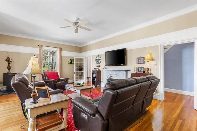 32 Lincoln Rd, Medford, MA 02155