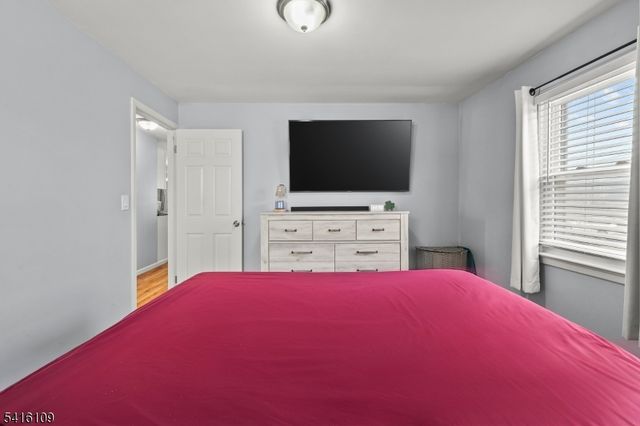 724 Walnut St, Linden City, NJ 07036