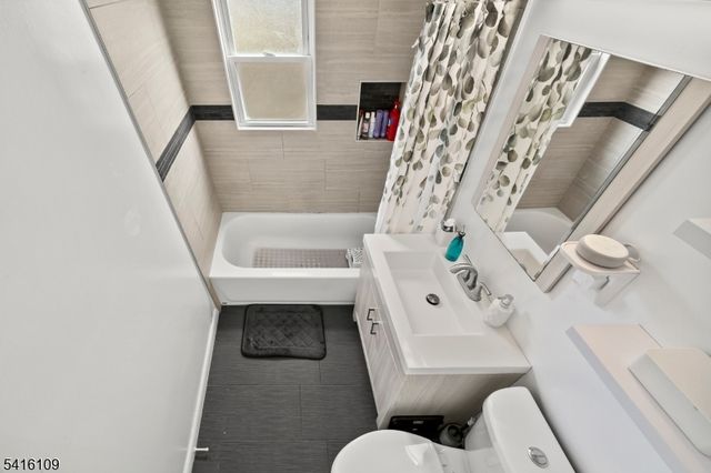 724 Walnut St, Linden City, NJ 07036