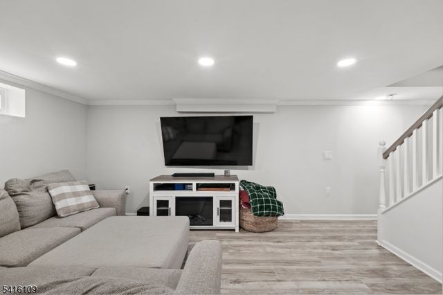 724 Walnut St, Linden City, NJ 07036