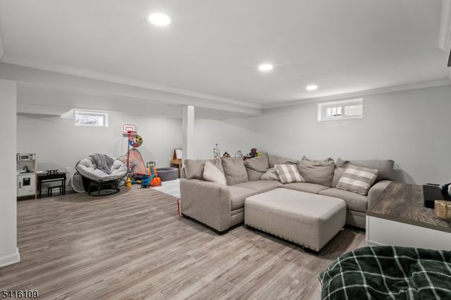 724 Walnut St, Linden City, NJ 07036