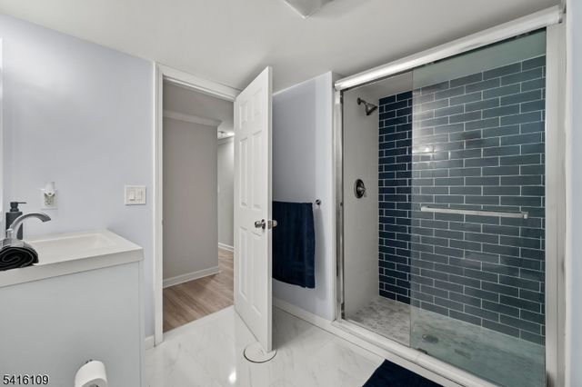 724 Walnut St, Linden City, NJ 07036