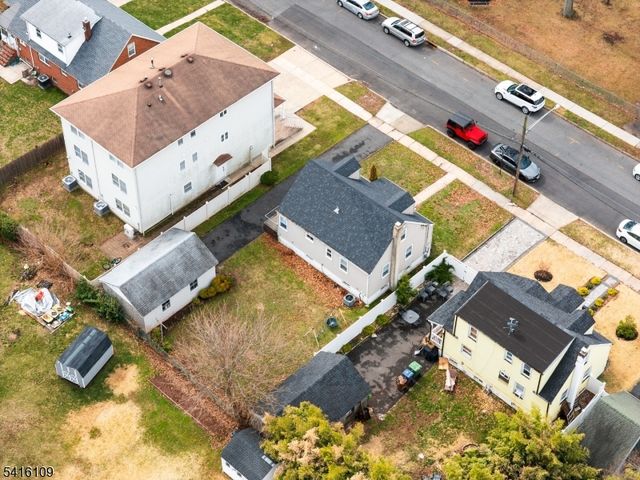 724 Walnut St, Linden City, NJ 07036