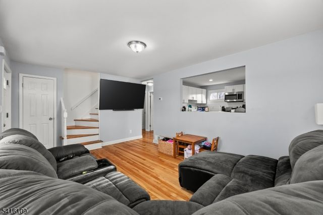 724 Walnut St, Linden City, NJ 07036