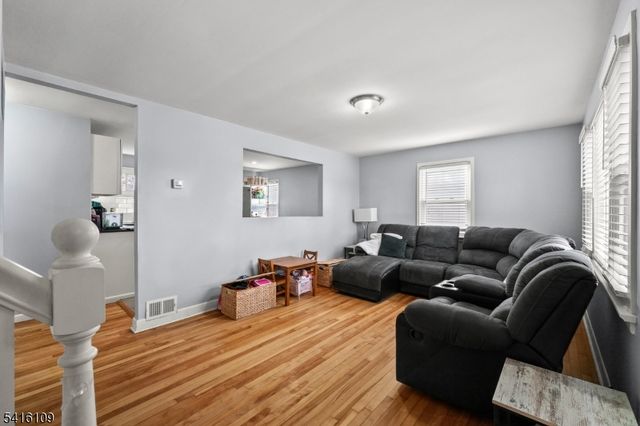 724 Walnut St, Linden City, NJ 07036