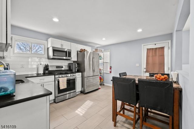 724 Walnut St, Linden City, NJ 07036