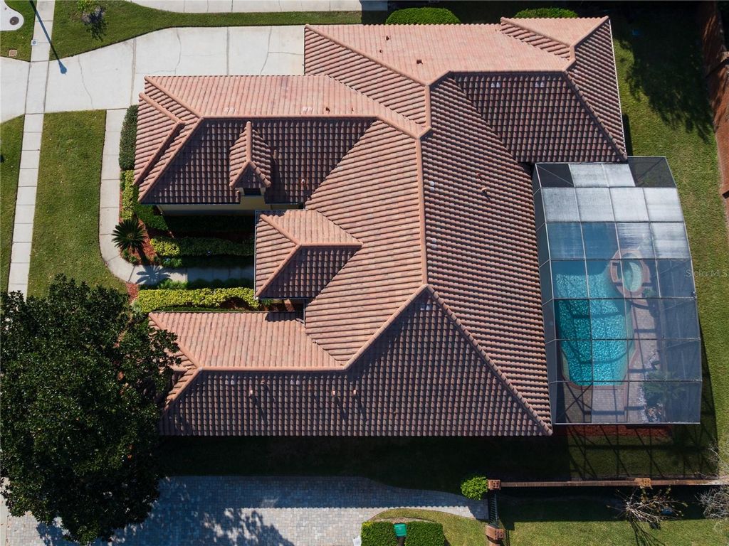 Image 11 of property listing at 4866 KEENELAND CIRCLE, Orlando, FL 32819