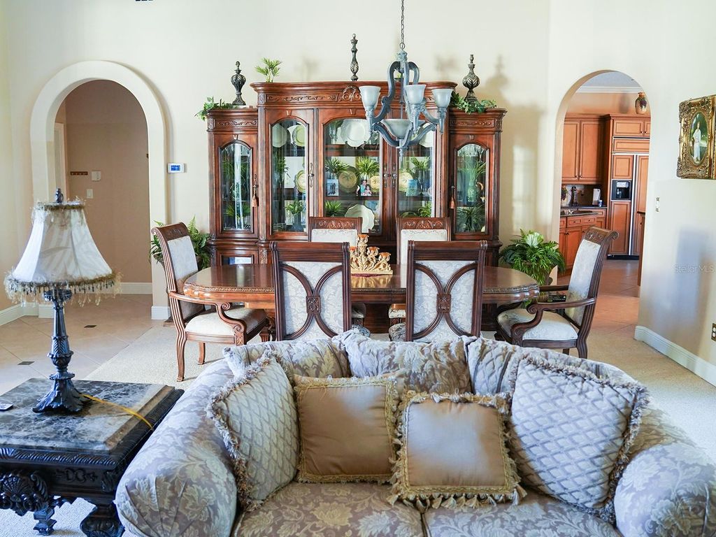 Image 20 of property listing at 4866 KEENELAND CIRCLE, Orlando, FL 32819